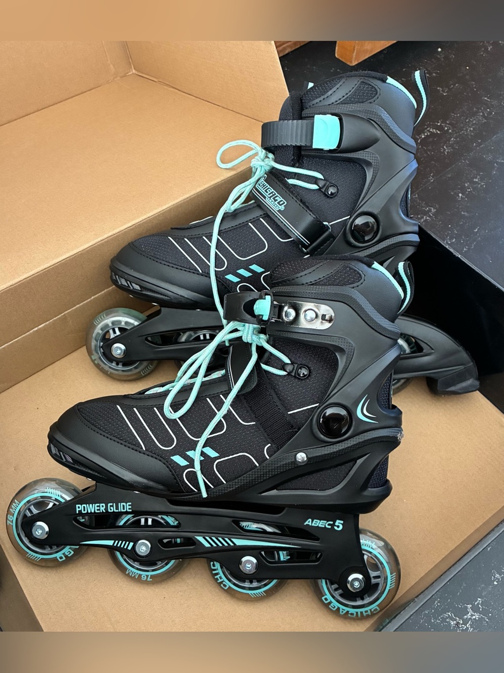 Women's Chicago Skates Black and Teal Inline Roller Skates plus Wrist Guards